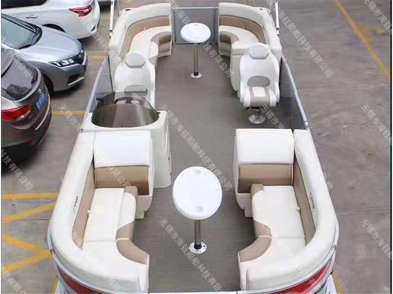 Leisure pontoon boat